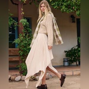 Indigo Sweater Knit Midi Skirt - Summer
Sand